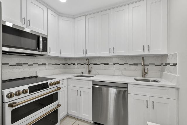 116 Oxford 200, West Palm Beach, FL 33417