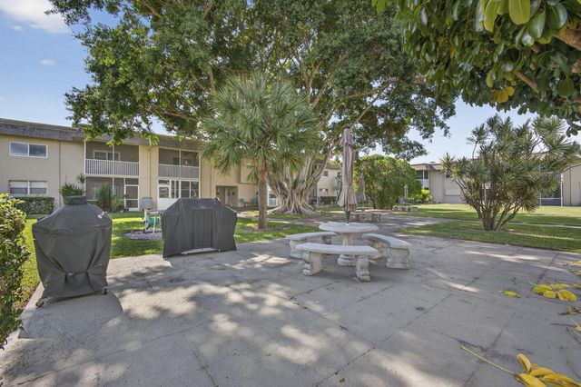 116 Oxford 200, West Palm Beach, FL 33417