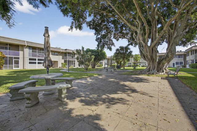 116 Oxford 200, West Palm Beach, FL 33417