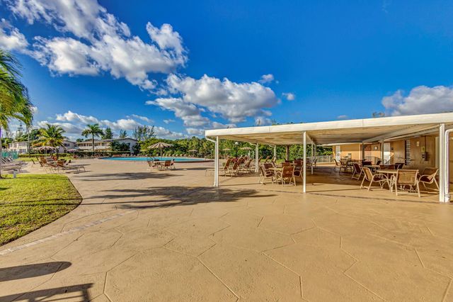 116 Oxford 200, West Palm Beach, FL 33417