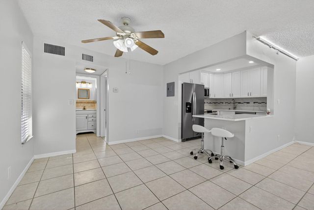 116 Oxford 200, West Palm Beach, FL 33417