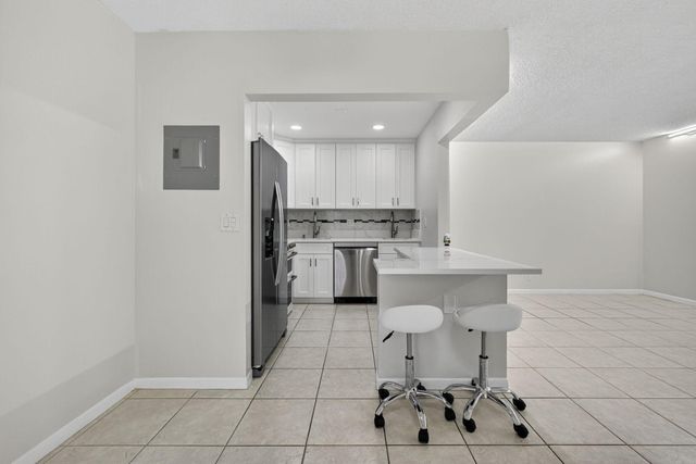 116 Oxford 200, West Palm Beach, FL 33417