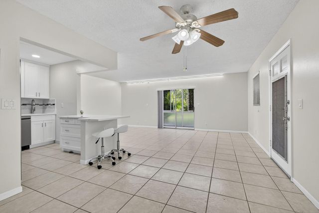 116 Oxford 200, West Palm Beach, FL 33417