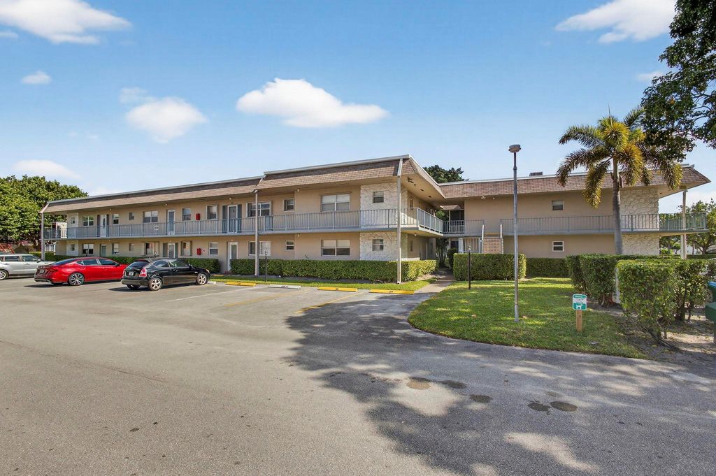 116 Oxford 200, West Palm Beach, FL 33417