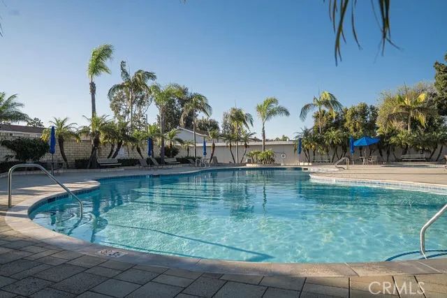 19842 Cambridge Lane, Huntington Beach, CA 92646