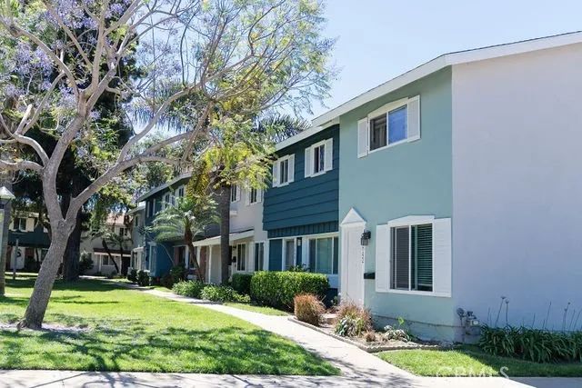 19842 Cambridge Lane, Huntington Beach, CA 92646