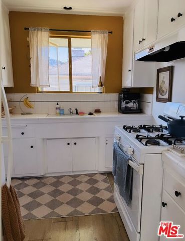 1962 N Kenmore Avenue, Los Angeles, CA 90027