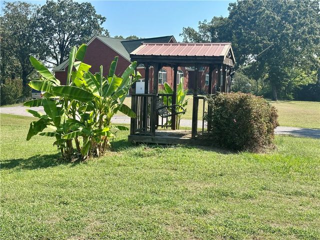 16 McDonald, London, AR 72847