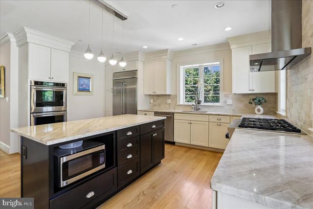7800 RADNOR RD, Bethesda, MD 20817