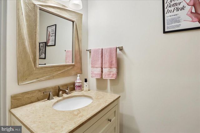 7800 RADNOR RD, Bethesda, MD 20817