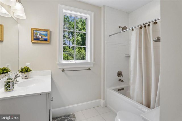 7800 RADNOR RD, Bethesda, MD 20817