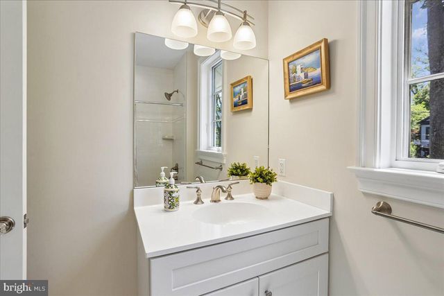 7800 RADNOR RD, Bethesda, MD 20817