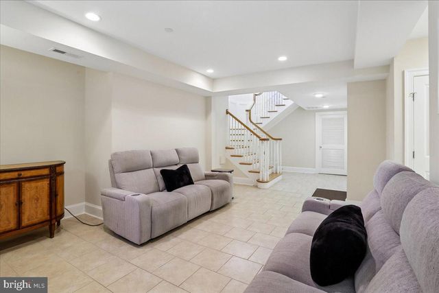7800 RADNOR RD, Bethesda, MD 20817