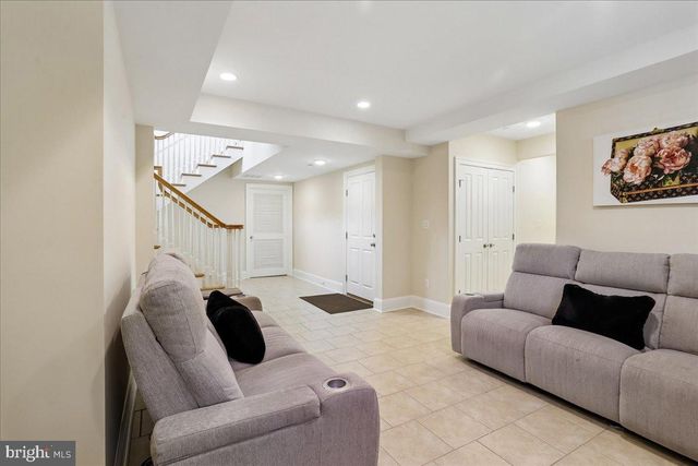 7800 RADNOR RD, Bethesda, MD 20817