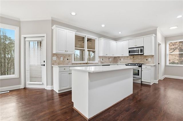 911 Laurel Crest Drive, Woodstock, GA 30189