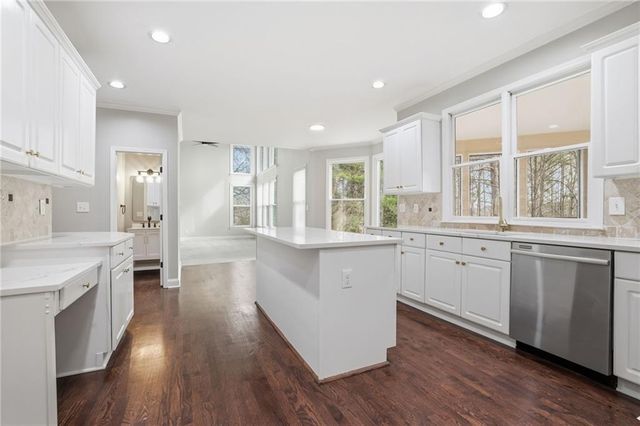 911 Laurel Crest Drive, Woodstock, GA 30189