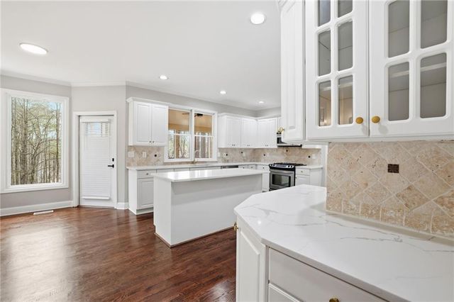 911 Laurel Crest Drive, Woodstock, GA 30189