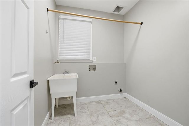 911 Laurel Crest Drive, Woodstock, GA 30189