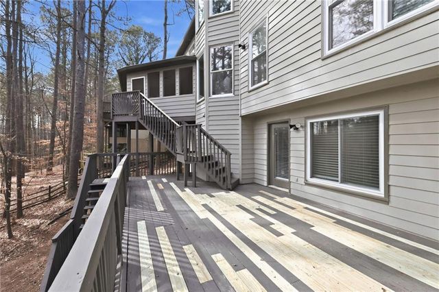 911 Laurel Crest Drive, Woodstock, GA 30189