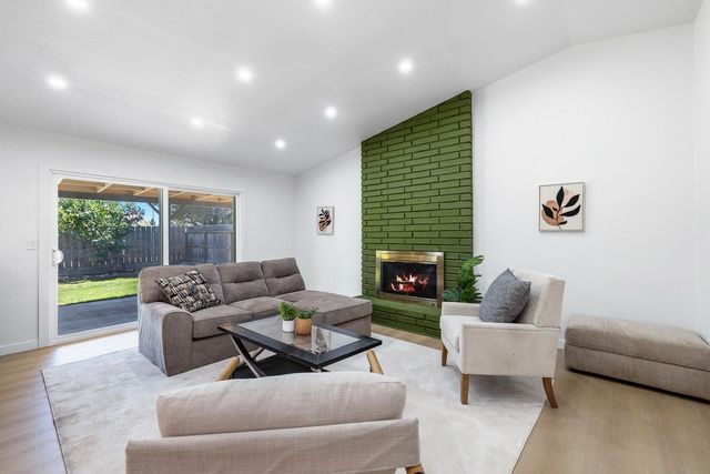 1468 Morris Avenue, Clovis, CA 93611