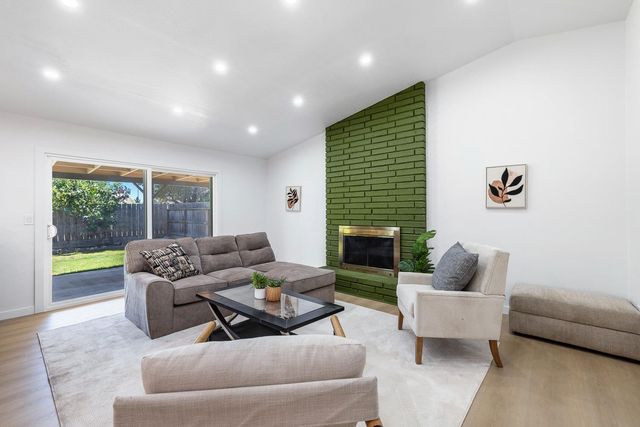 1468 Morris Avenue, Clovis, CA 93611