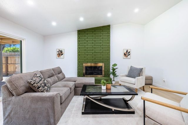 1468 Morris Avenue, Clovis, CA 93611