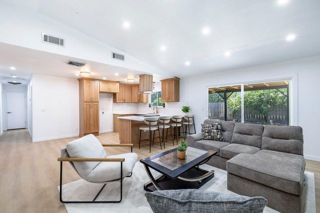 1468 Morris Avenue, Clovis, CA 93611