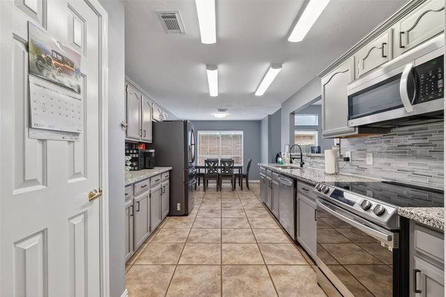 1040 Glenview Drive, Pearland, TX 77581