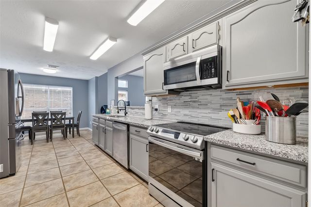 1040 Glenview Drive, Pearland, TX 77581