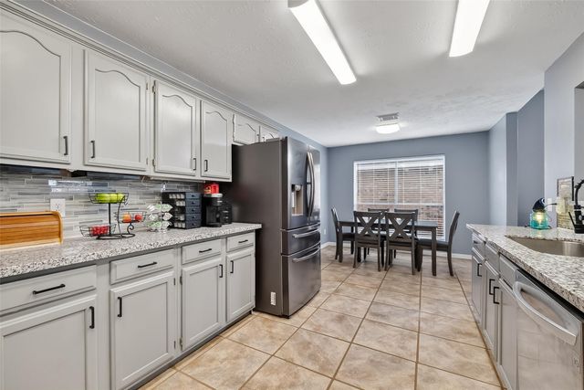 1040 Glenview Drive, Pearland, TX 77581