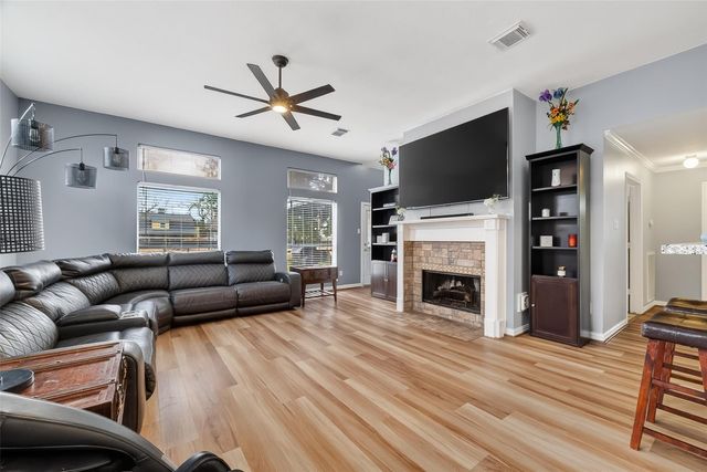 1040 Glenview Drive, Pearland, TX 77581