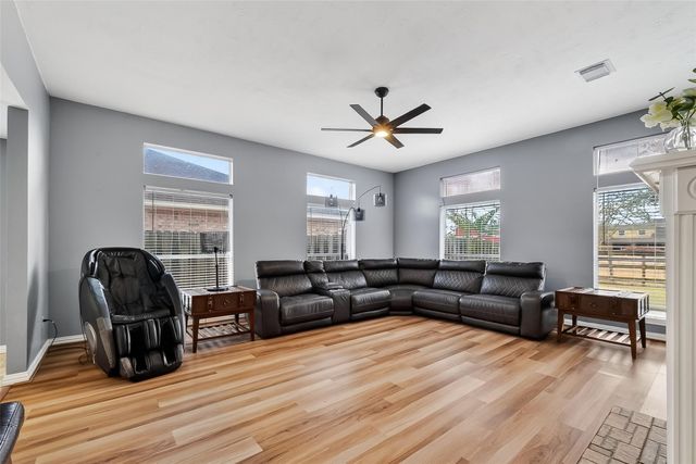 1040 Glenview Drive, Pearland, TX 77581