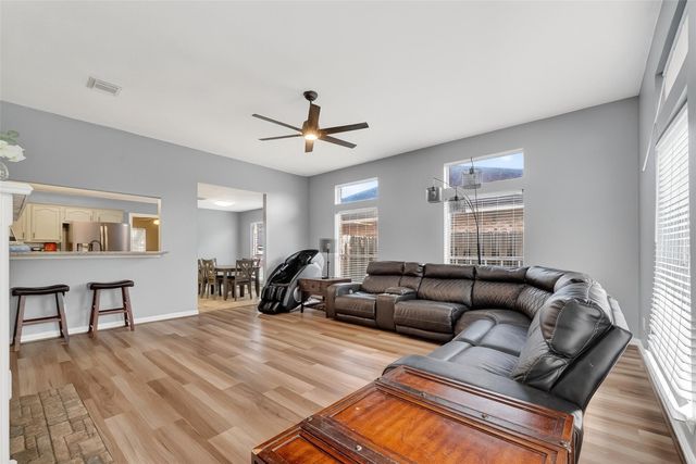 1040 Glenview Drive, Pearland, TX 77581