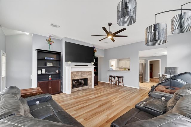 1040 Glenview Drive, Pearland, TX 77581