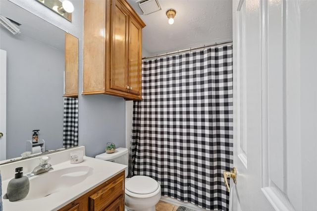 1040 Glenview Drive, Pearland, TX 77581