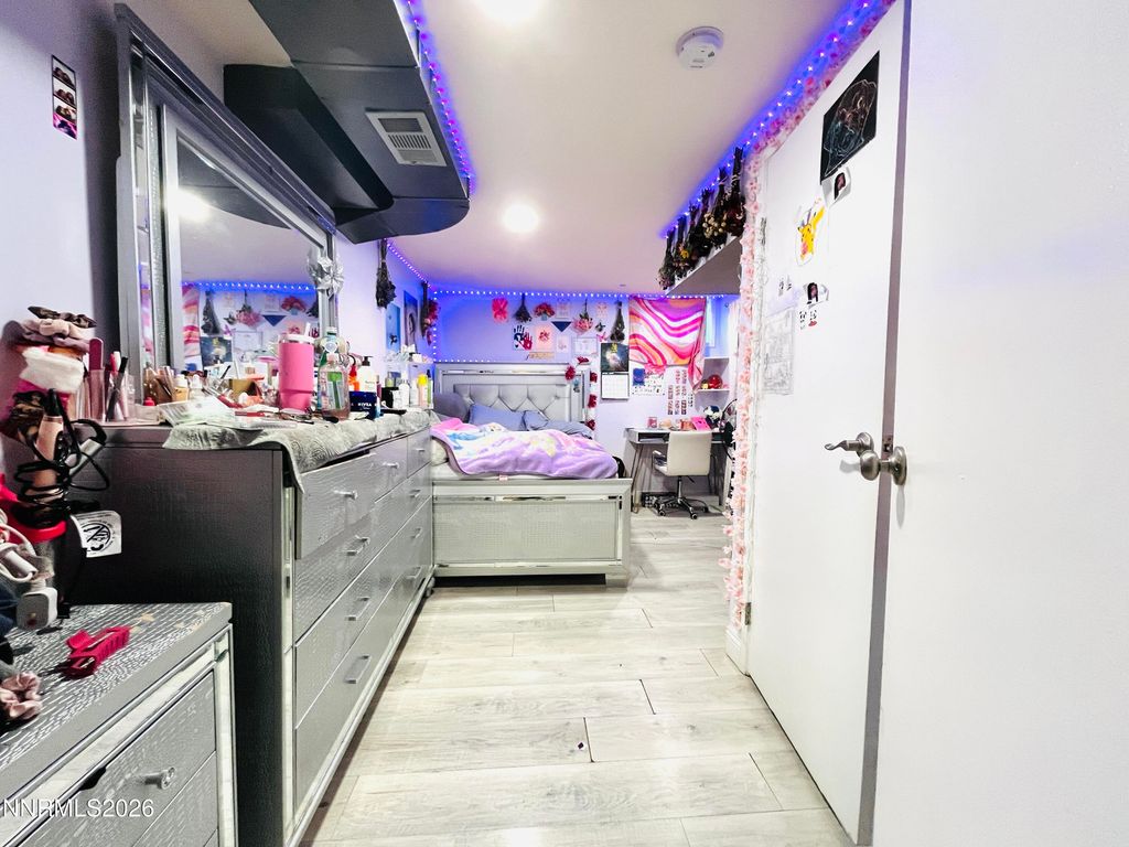 Image 13 of property listing at 1000 Keystone Avenue, Reno, NV 89503