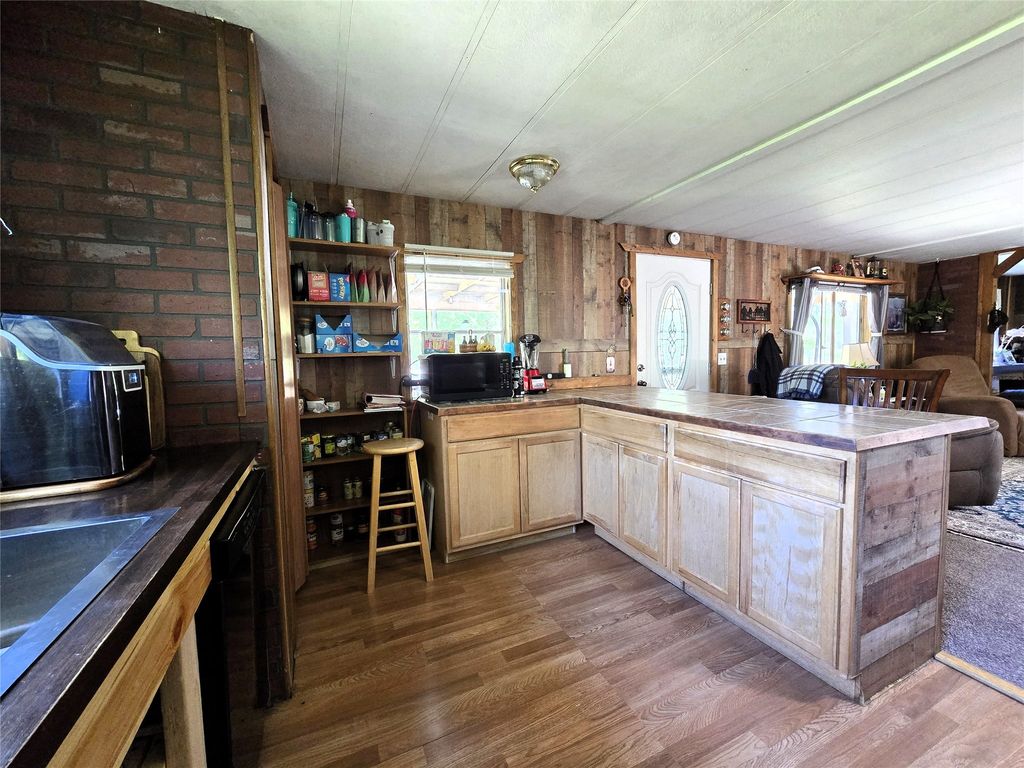 Image 10 of property listing at 221 7th Street, Clinton, MT 59825