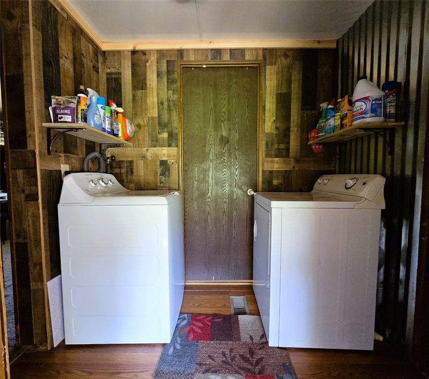 Image 19 of property listing at 221 7th Street, Clinton, MT 59825