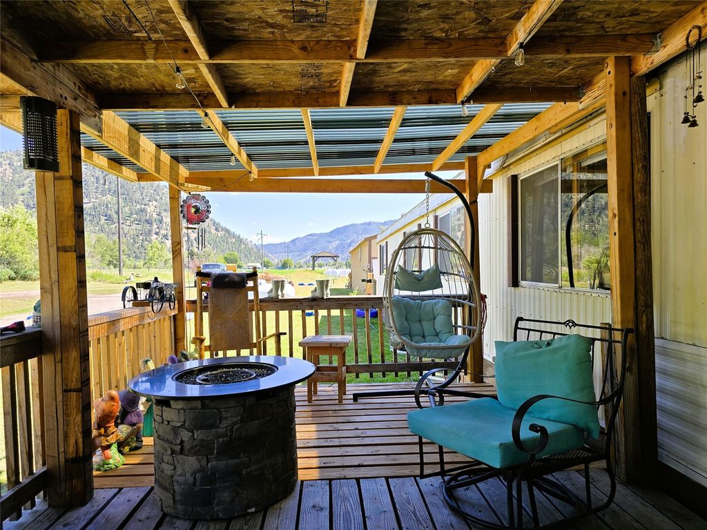 Image 7 of property listing at 221 7th Street, Clinton, MT 59825