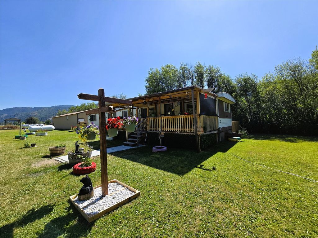 Image 9 of property listing at 221 7th Street, Clinton, MT 59825