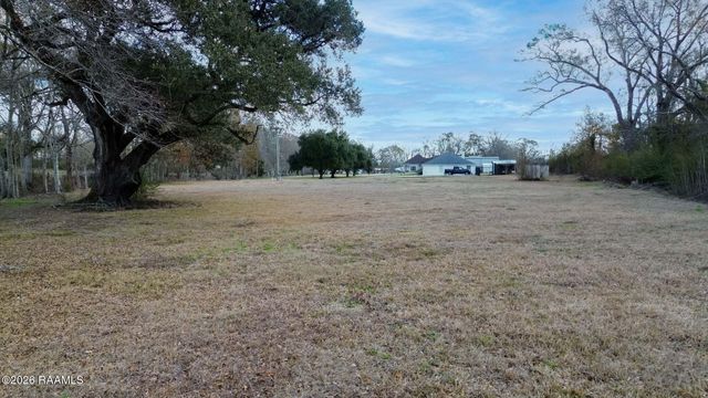 221 N Girouard Road, Broussard, LA 70518