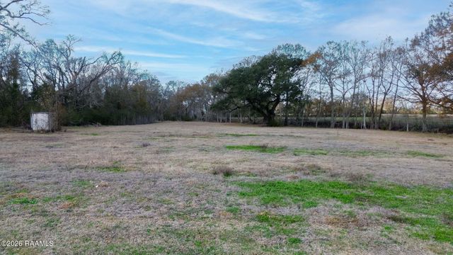 221 N Girouard Road, Broussard, LA 70518