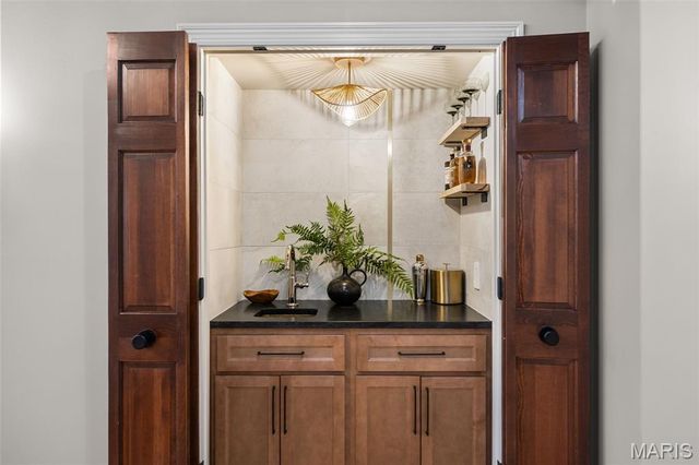 2209 Ridgley Woods Drive, Clarkson Valley, MO 63005