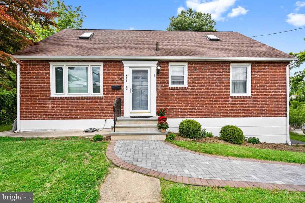 214 S SPROUL RD, Broomall, PA 19008