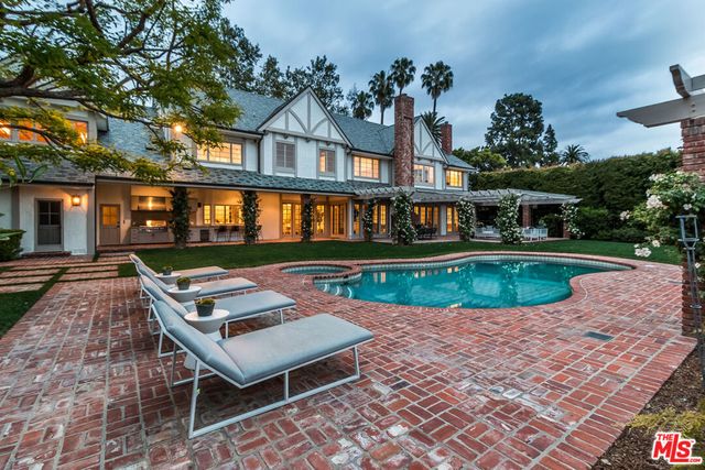 807 N Crescent Drive, Beverly Hills, CA 90210