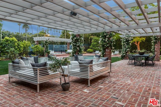 807 N Crescent Drive, Beverly Hills, CA 90210