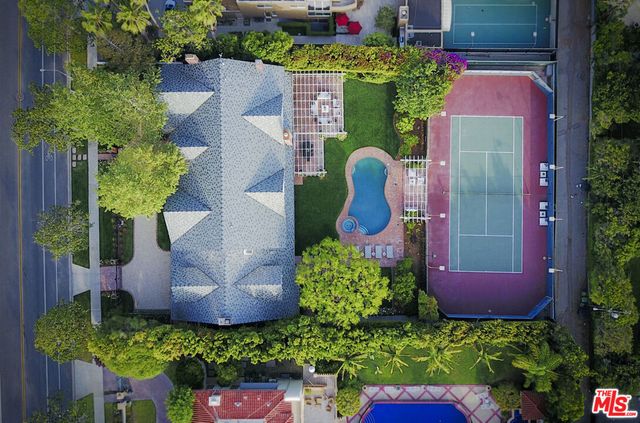 807 N Crescent Drive, Beverly Hills, CA 90210