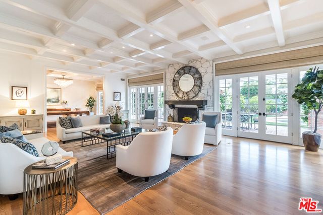 807 N Crescent Drive, Beverly Hills, CA 90210