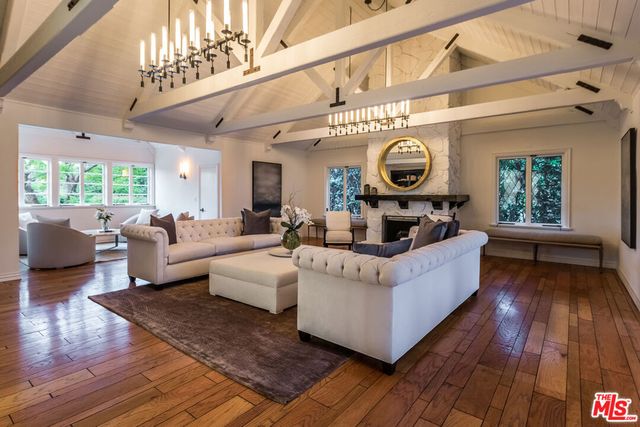 807 N Crescent Drive, Beverly Hills, CA 90210