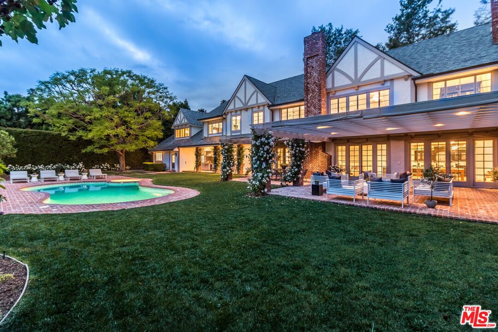 807 N Crescent Drive, Beverly Hills, CA 90210